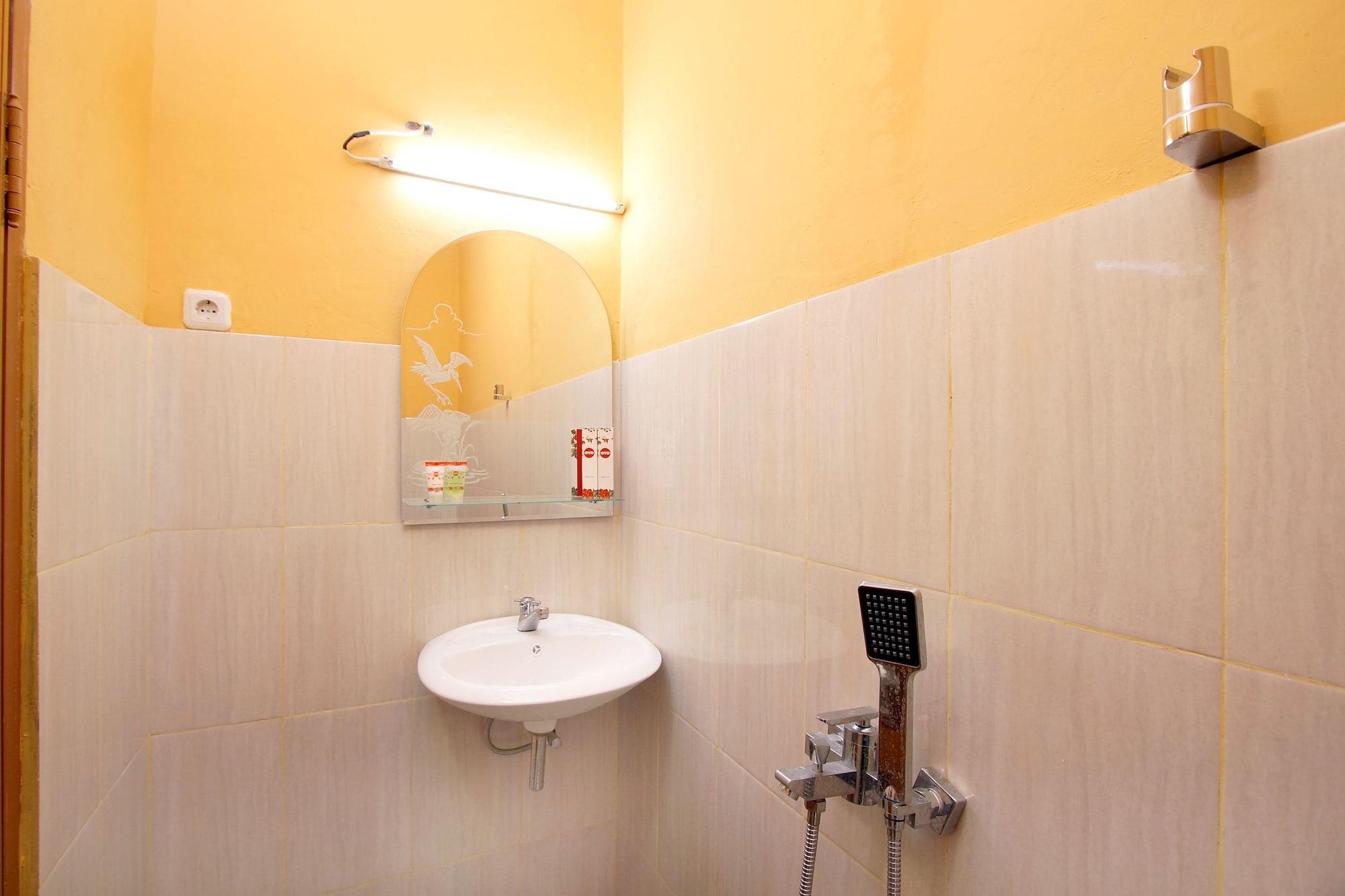Oyo 347 Bayang Brothers Guest House Maguwo Luaran gambar