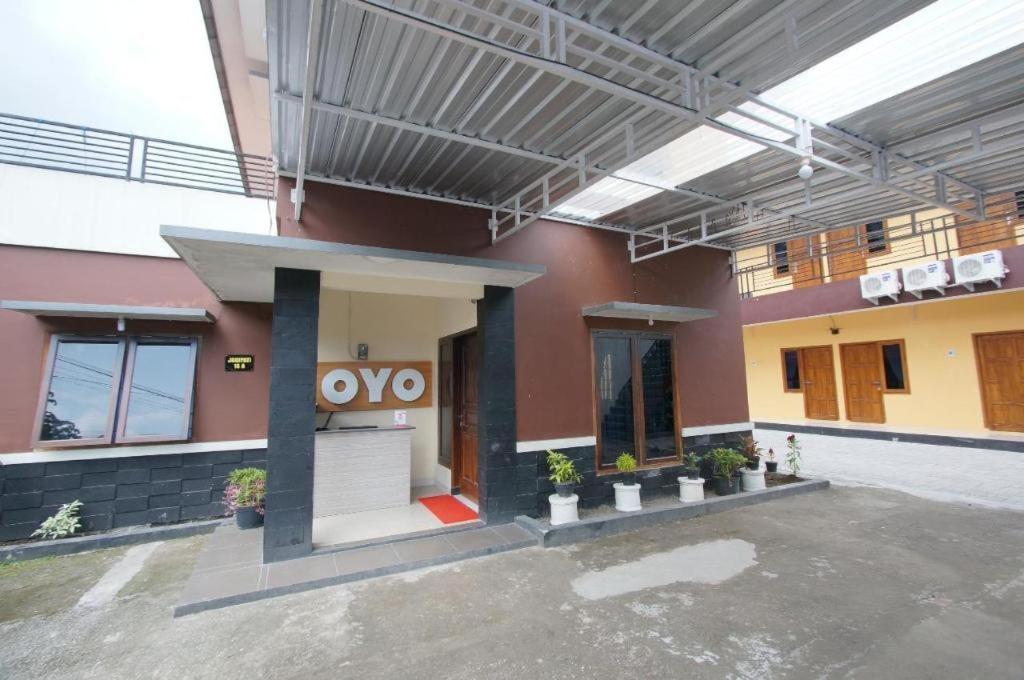 Oyo 347 Bayang Brothers Guest House Maguwo Luaran gambar